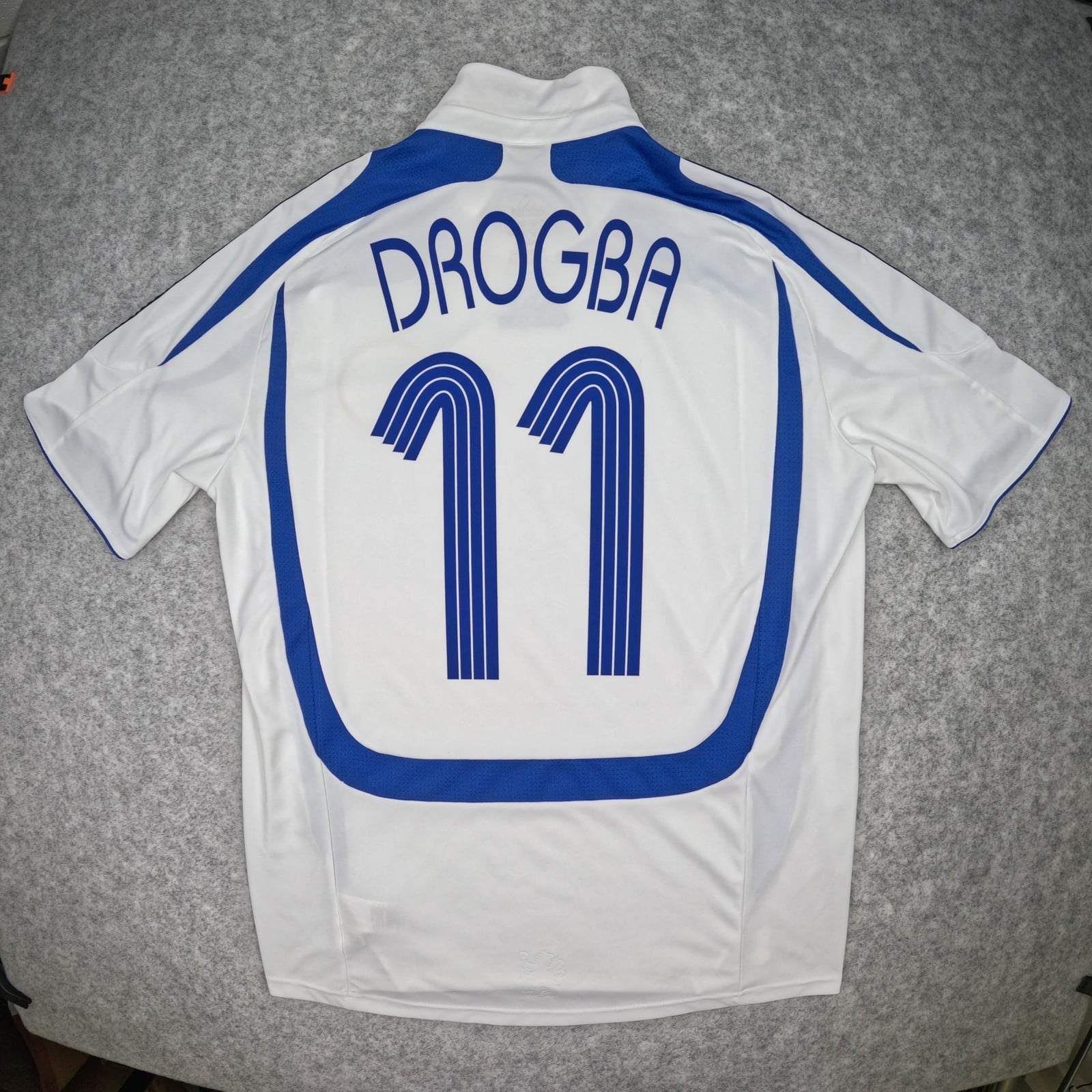 Chelsea Football Shirt Medium White 2007 2008 adidas Drogba 11 Soccer Jersey