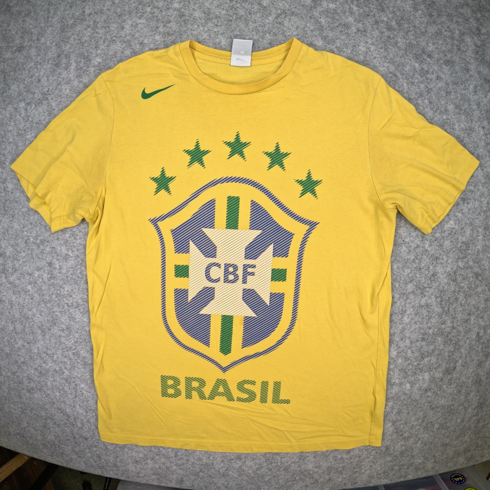 Brazil T Shirt Large Yellow Nike Graphic Tee 363560-703 Hole Back right sleeve