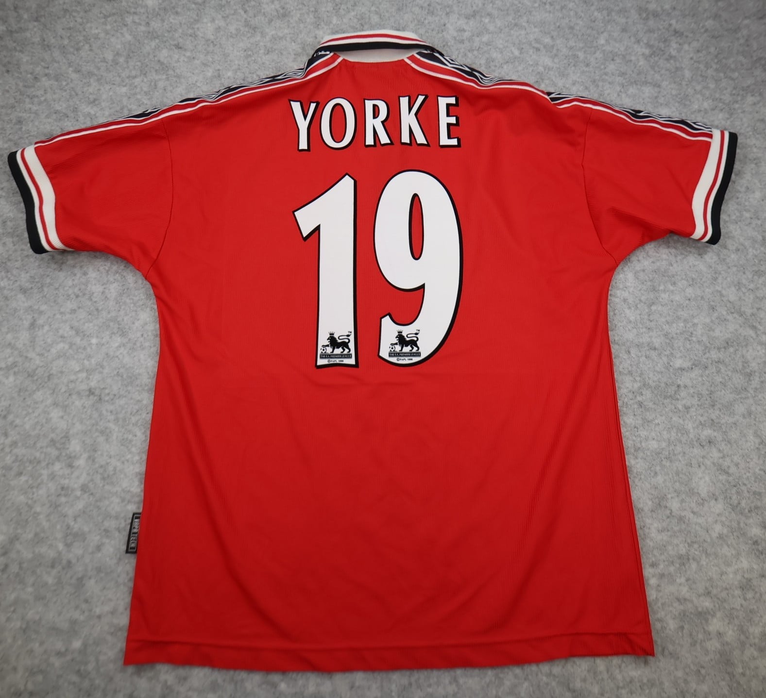 Manchester United Shirt Large Red Home Kit 1998 1999 2000 Umbro Dwight Yorke 19