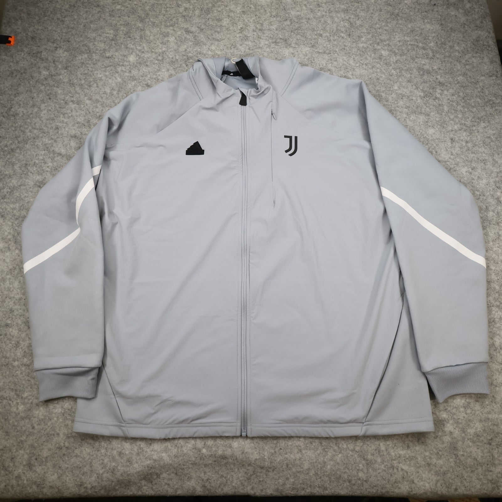 Juventus Football Jacket 2XL Silver Track Jacket 2023 2024 Adidas Jacket Top