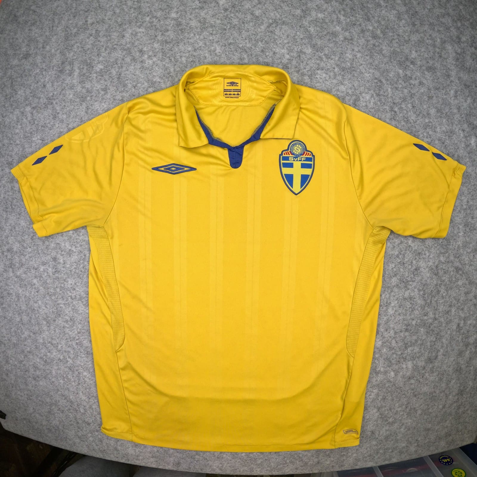 Sweden Football Shirt Large Yellow Home 2009 2010 Umbro Soccer Jersey